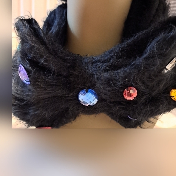 Faux Fur Scarf With A Bow & Gems - Picture 2 of 7